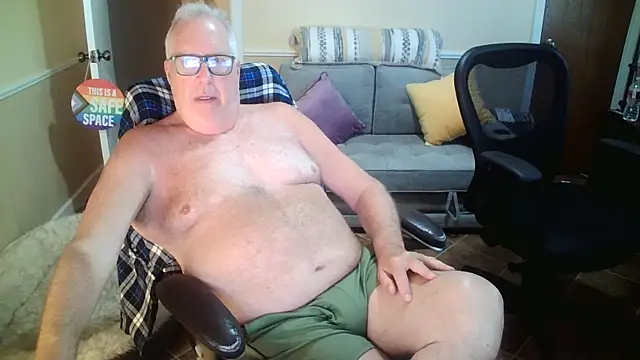 Snapshot of superbearboss chatting on June 2026 10:52:01 PM superbearboss online show from June 2026 10:52:01 PM
