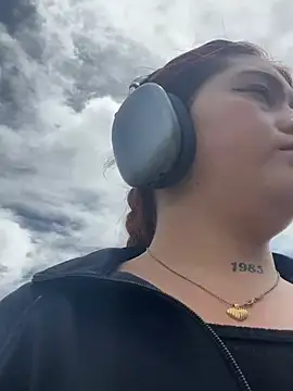 Karina Leon online show from May 2026 06:04:01 PM