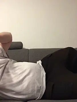 Snapshot of Derbaer1990 chatting on November 2025 01:31:01 PM Derbaer1990 online show from November 2025 01:31:01 PM