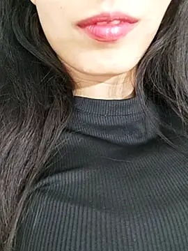 saraaxx1 online show from November 2025 03:34:02 PM