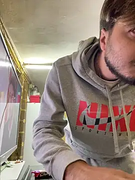 Snapshot of Bello98sud chatting on December 2025 03:21:02 PM Bello98sud online show from December 2025 03:21:02 PM