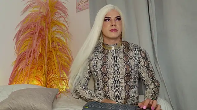 isahilton1 online show from March 2025 01:22:01 AM