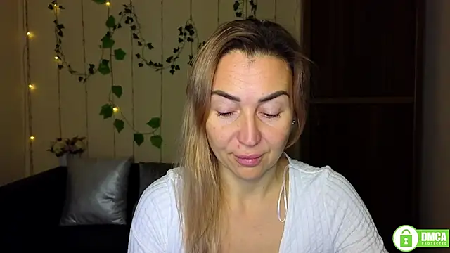 Kiss julli88I online show from November 2025 06:22:02 PM