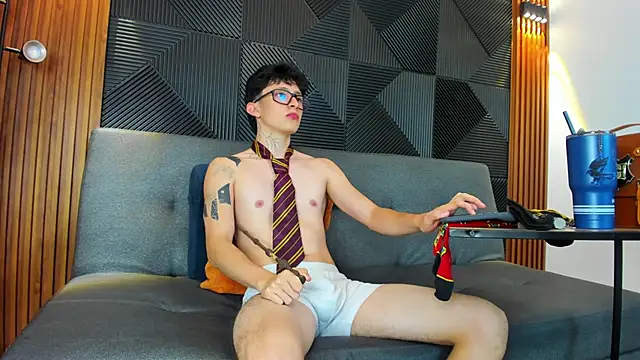 Snapshot of troy_rouge chatting on March 2025 01:20:02 AM troy rouge online show from March 2025 01:20:02 AM
