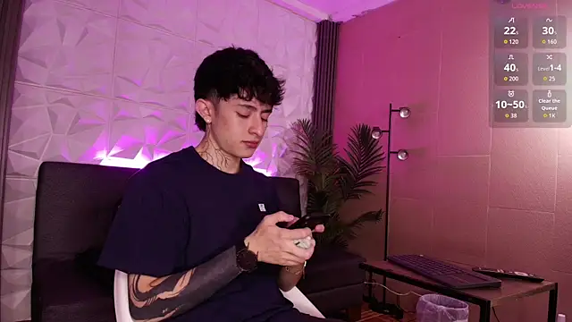 troy rouge online show from December 2025 07:31:01 PM