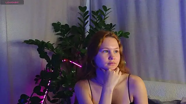 AmeliRoyse online show from November 2025 05:13:02 PM