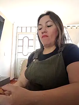 Snapshot of Luna-nevada chatting on October 2025 03:01:02 PM Luna-nevada online show from October 2025 03:01:02 PM