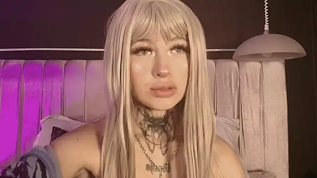 Zhally Dee online show from November 2025 06:31:01 PM