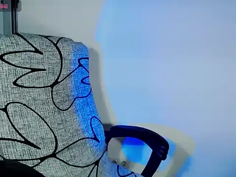 Snapshot of Hannah_Kiim chatting on September 2025 05:03:02 PM Hannah Kiim online show from September 2025 05:03:02 PM