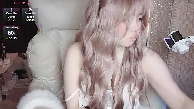 Cocobee online show from November 2025 05:03:01 PM