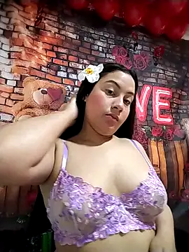 esmeralda jadees online show from February 2026 06:03:01 PM