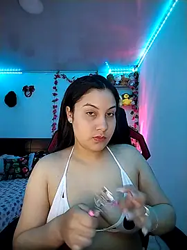 esmeralda jadees online show from April 2026 08:09:02 PM