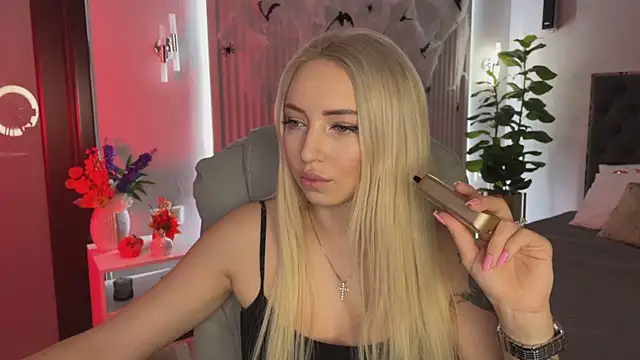 OhMyEmma online show from October 2025 01:13:02 AM