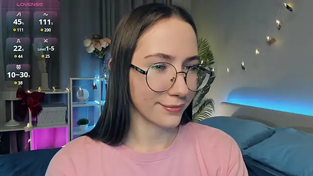 Kira mindnes online show from March 2025 07:49:01 PM