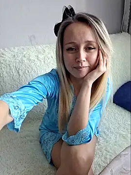 Snapshot of b_l_o_n_d_i_n_k_a chatting on March 2025 10:50:01 AM b l o n d i n k a online show from March 2025 10:50:01 AM