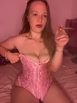 Snapshot of feedeegeorgie chatting on May 2026 10:17:02 PM feedeegeorgie online show from May 2026 10:17:02 PM