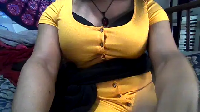 Snapshot of GardeniaFields chatting on May 2026 05:12:01 AM GardeniaFields online show from May 2026 05:12:01 AM