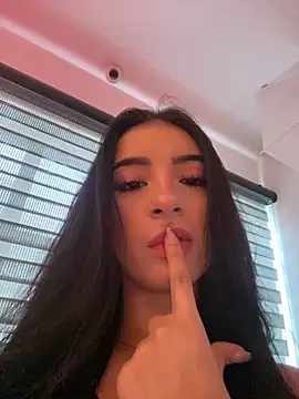 Snapshot of MagieeThomson chatting on November 2025 11:32:01 AM MagieeThomson online show from November 2025 11:32:01 AM