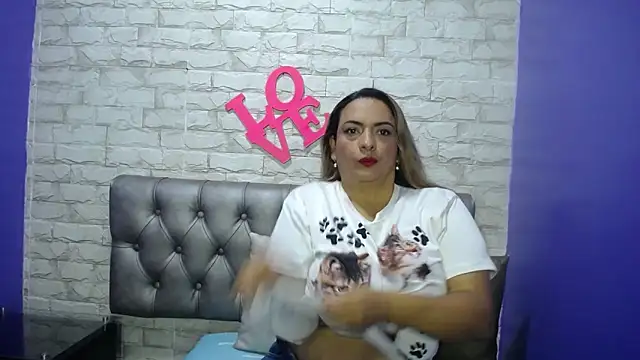 Snapshot of Milf-Prettyboobs chatting on May 2026 05:10:01 PM Milf-Prettyboobs online show from May 2026 05:10:01 PM
