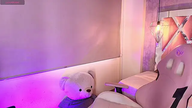 Snapshot of adara_evanss chatting on November 2025 06:30:02 PM adara evanss online show from November 2025 06:30:02 PM