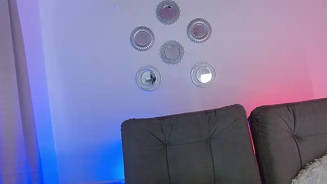 julian vogue online show from March 2025 06:54:02 PM