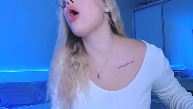 Snapshot of DIANAxxxDIAMOND chatting on October 2025 07:17:02 AM DIANAxxxDIAMOND online show from October 2025 07:17:02 AM