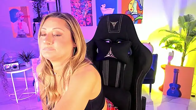 SarahAlluring online show from November 2025 11:33:01 AM