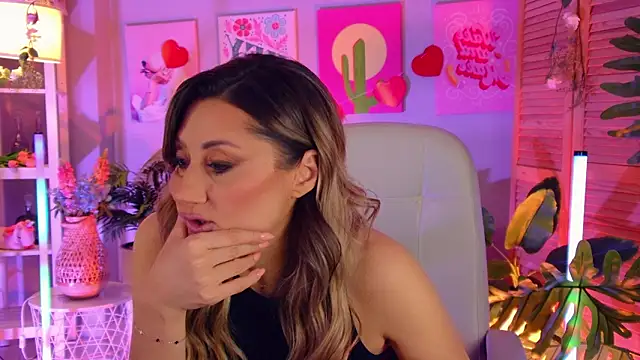 SarahAlluring online show from February 2026 12:37:02 PM