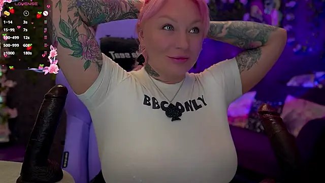 Snapshot of BlackedBarbie chatting on October 2025 07:04:02 PM BlackedBarbie online show from October 2025 07:04:02 PM