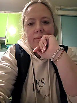 Irina3718 online show from December 2025 09:52:02 PM