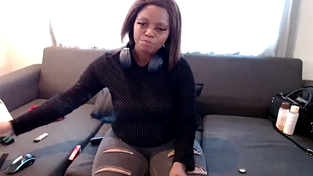 LustyDeziree1 online show from October 2025 12:05:01 PM