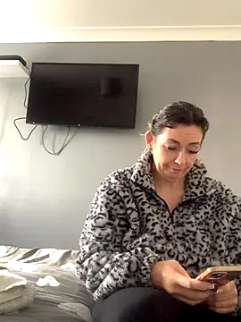 Snapshot of GoldenSquirter chatting on November 2025 10:07:01 AM GoldenSquirter online show from November 2025 10:07:01 AM