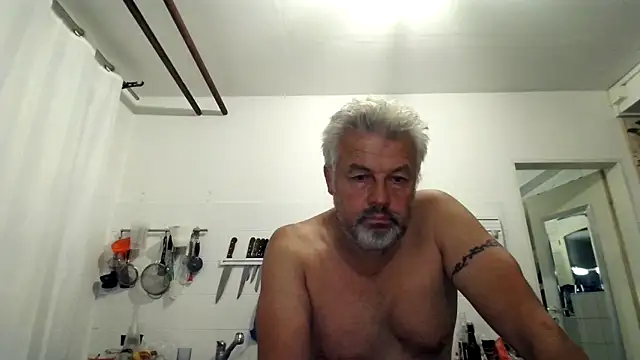 Snapshot of Berg_Boy chatting on September 2025 09:17:02 PM Berg Boy online show from September 2025 09:17:02 PM