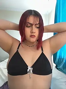 Ivelleee  online show from October 2025 09:00:02 PM