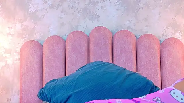 CamilaJohnston online show from November 2025 08:18:01 PM