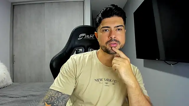 Dante Storm online show from November 2025 04:40:01 PM