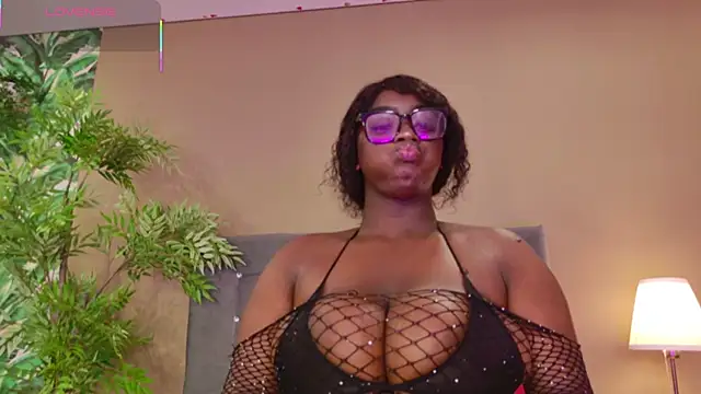 Snapshot of BetsyBennet_ chatting on November 2025 09:26:02 PM BetsyBennet online show from November 2025 09:26:02 PM