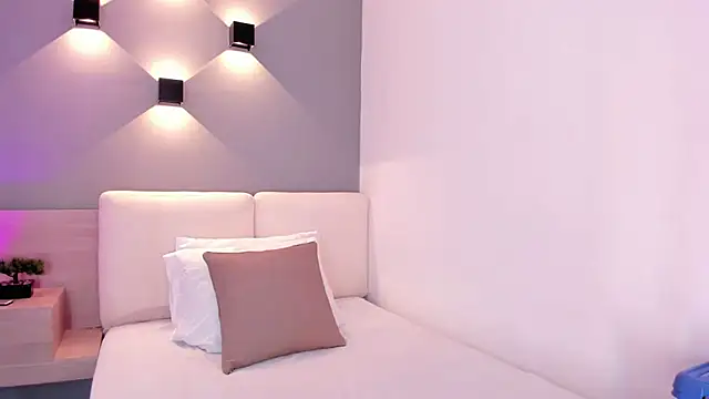 Snapshot of karol_white_ chatting on May 2026 04:18:01 AM karol white online show from May 2026 04:18:01 AM