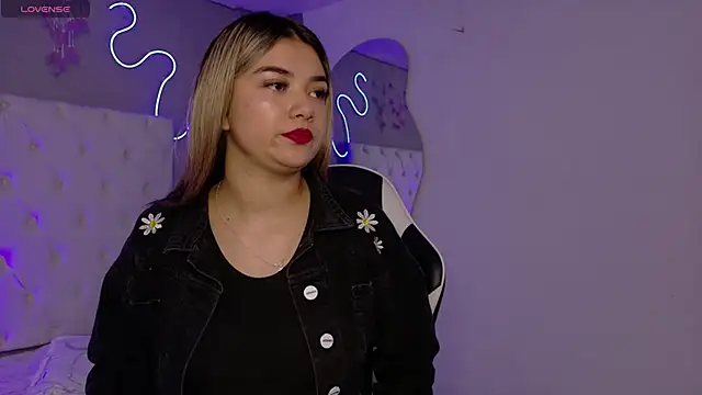 natasha  black online show from December 2025 07:34:02 PM