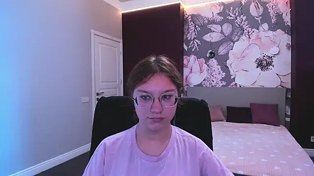 AngelinaLow online show from September 2025 11:23:02 AM