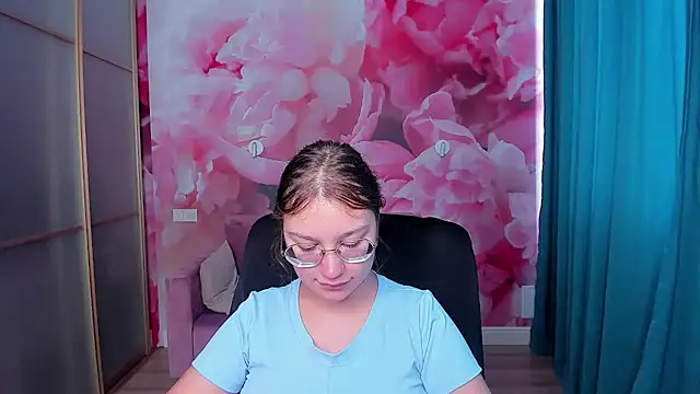 AngelinaLow online show from September 2025 11:24:01 AM