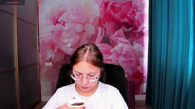 AngelinaLow online show from September 2025 11:26:01 AM