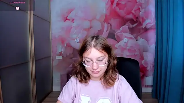 AngelinaLow online show from November 2025 12:28:02 PM