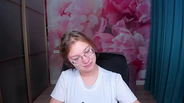 AngelinaLow online show from November 2025 06:23:02 AM