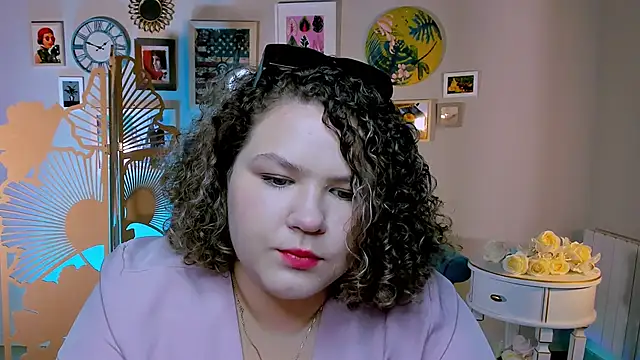Snapshot of FlorenceAnderson chatting on September 2025 09:25:02 AM FlorenceAnderson online show from September 2025 09:25:02 AM
