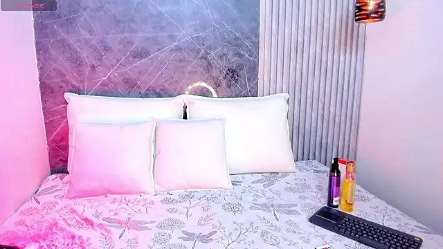 MiaScott5 online show from March 2025 08:08:02 PM