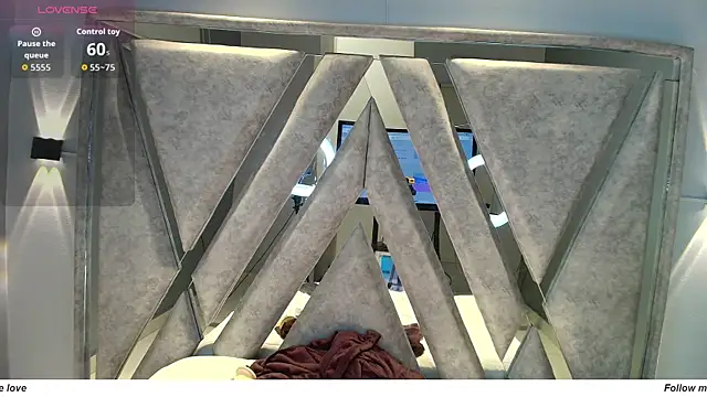 Alice 26  online show from November 2025 02:43:02 PM