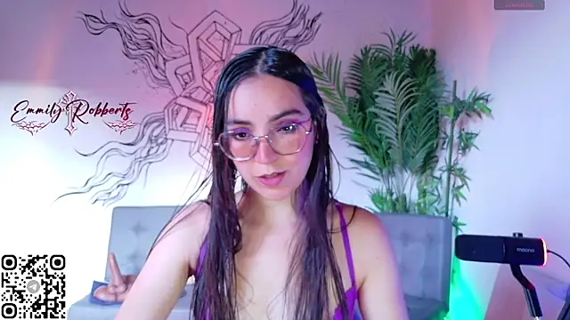 Snapshot of Emmi_Roberts chatting on May 2026 10:29:01 PM Emmi Roberts online show from May 2026 10:29:01 PM