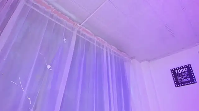 Pretty Johnson  online show from November 2025 11:31:02 AM