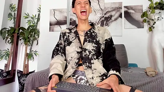Snapshot of Giotrashy chatting on April 2026 04:19:01 PM Giotrashy online show from April 2026 04:19:01 PM